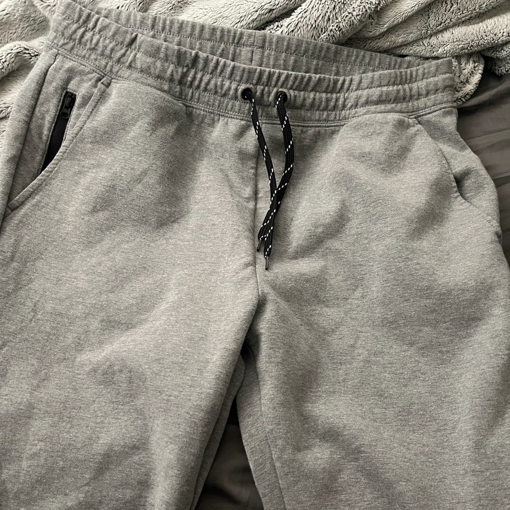 Gap sweats